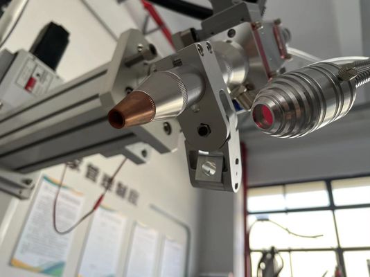 Machine de soudage automatique au laser à fibres avec système de contrôle Cypcut et 50Hz-5KHz