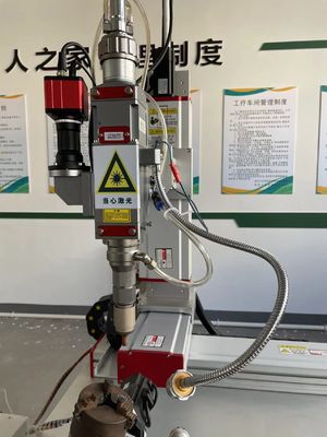 Machine de soudage automatique au laser à fibres avec système de contrôle Cypcut et 50Hz-5KHz