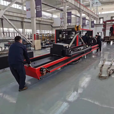 Machine de découpe de tubes métalliques avec commande CNC et consommation