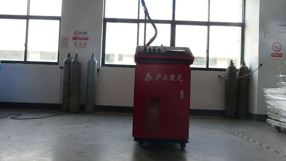 Soudeuse laser portative refroidie à l'eau 1000W 1500W 2000W 3000W pour l'épaisseur de coupe 1-6 mm