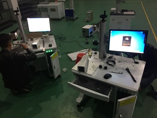 Système de contrôle Cypcut 30W Split Fiber Laser Marking Machine pour la gravure de bijoux métalliques