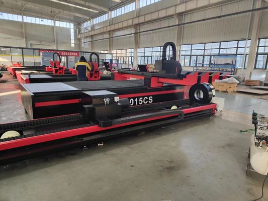 3015 Machine de découpe laser à fibres 1000W 1500W 2000W 3000W avec configuration de type gantry