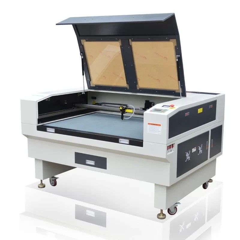 1000-26000mm/min Vitesse de coupe Machine de gravure laser CO2 avec service supérieur