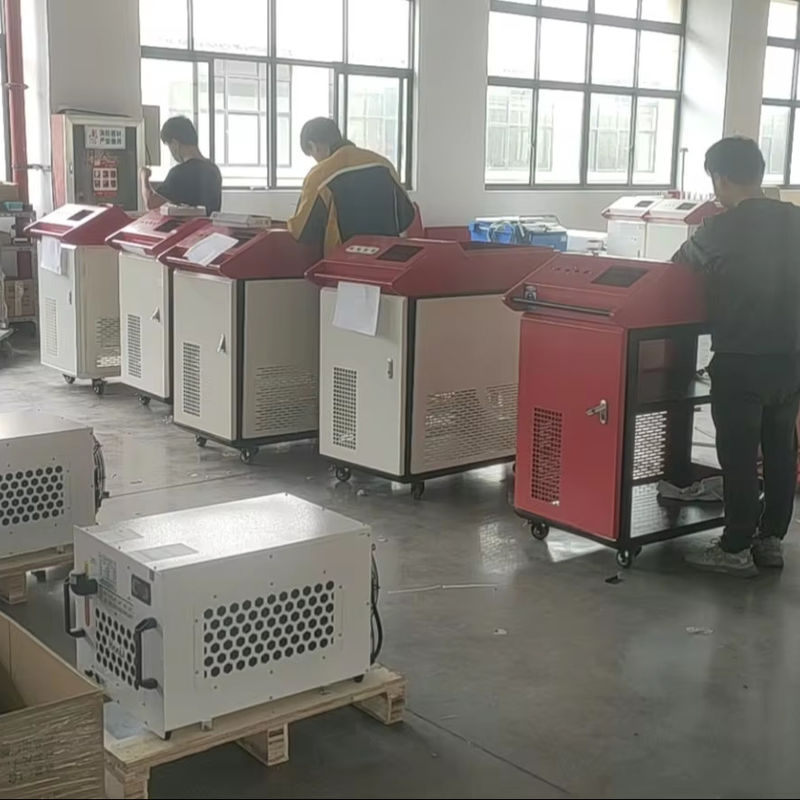 1000W 1500W 2000W 3000W Machine de soudage laser à fibre portative pour le secteur industriel